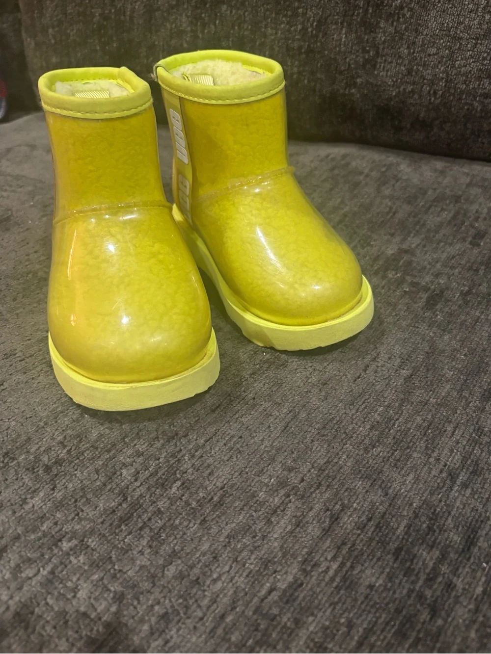 UGG Kids Classic Clear Mini II Boots Sherpa Lined Sulfur Green Size 10